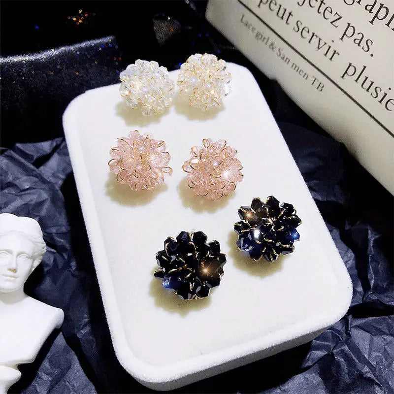 A Set of Elegant Women'S Stud Earrings Featuring High-Quality Imitation Crystals, Designed As Hand-Knitted Flowers. These Charming Additions Make for Luxurious Yet Easy Jewelry, Perfect As a Birthday Gift Dropshipman