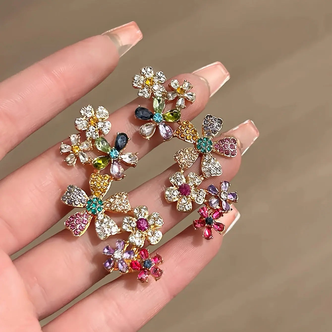 1 pair of fashionable colorful party flower design, artificial glass inlay, high-end sense, niche design, ear bone clip, unique, beautiful, exaggerated, elegant temperament, ladies' vacation/dance wear fashionable ear rings and full ear earrings Dropshipman