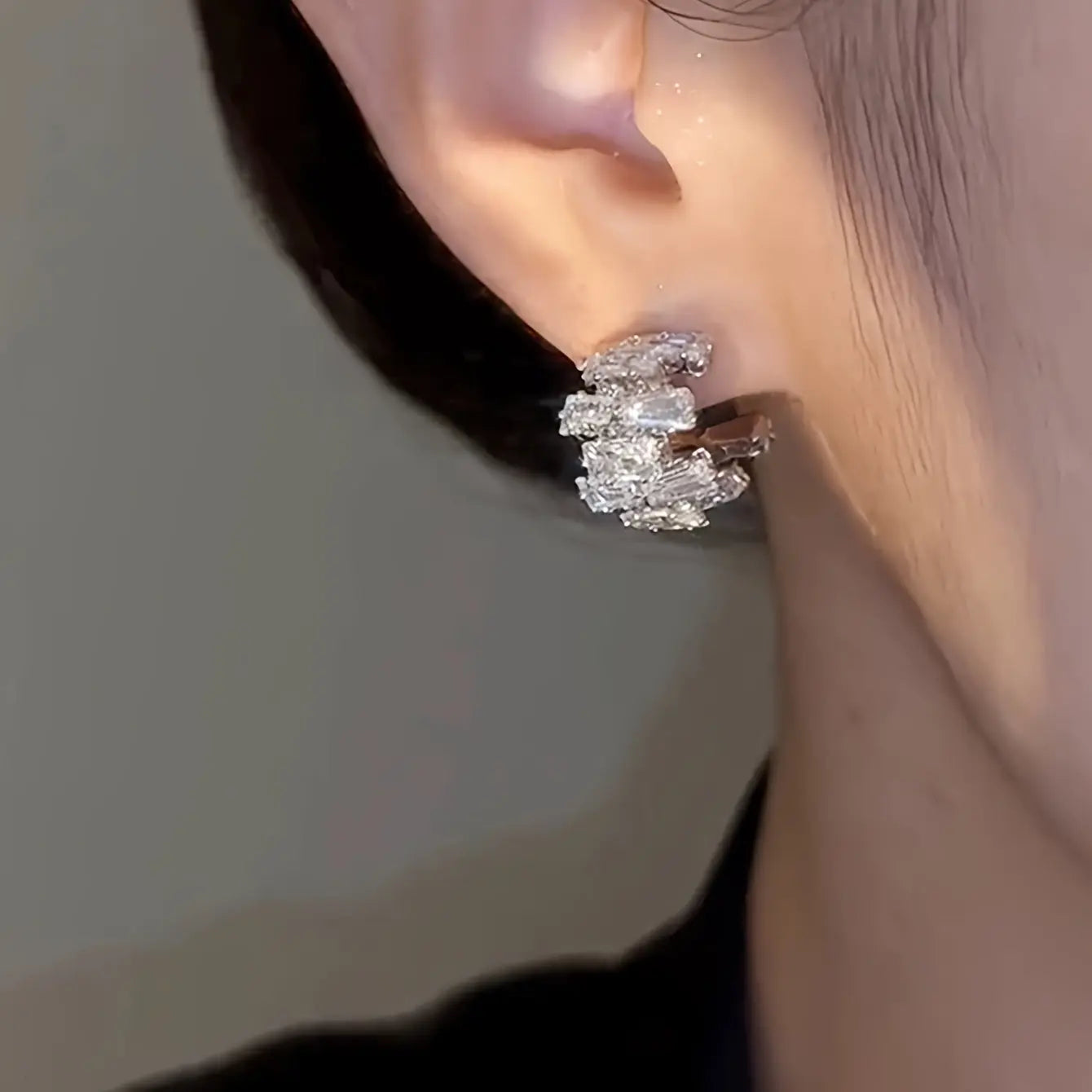 1 Pair Elegant C-Shaped Rhinestone Hoop Earrings for Women – Luxurious Curved Design with Sparkling Clear Gemstones, Perfect for Daily Wear & Parties, High-Quality Sophisticated Jewelry & Novelty Accessories Dropshipman