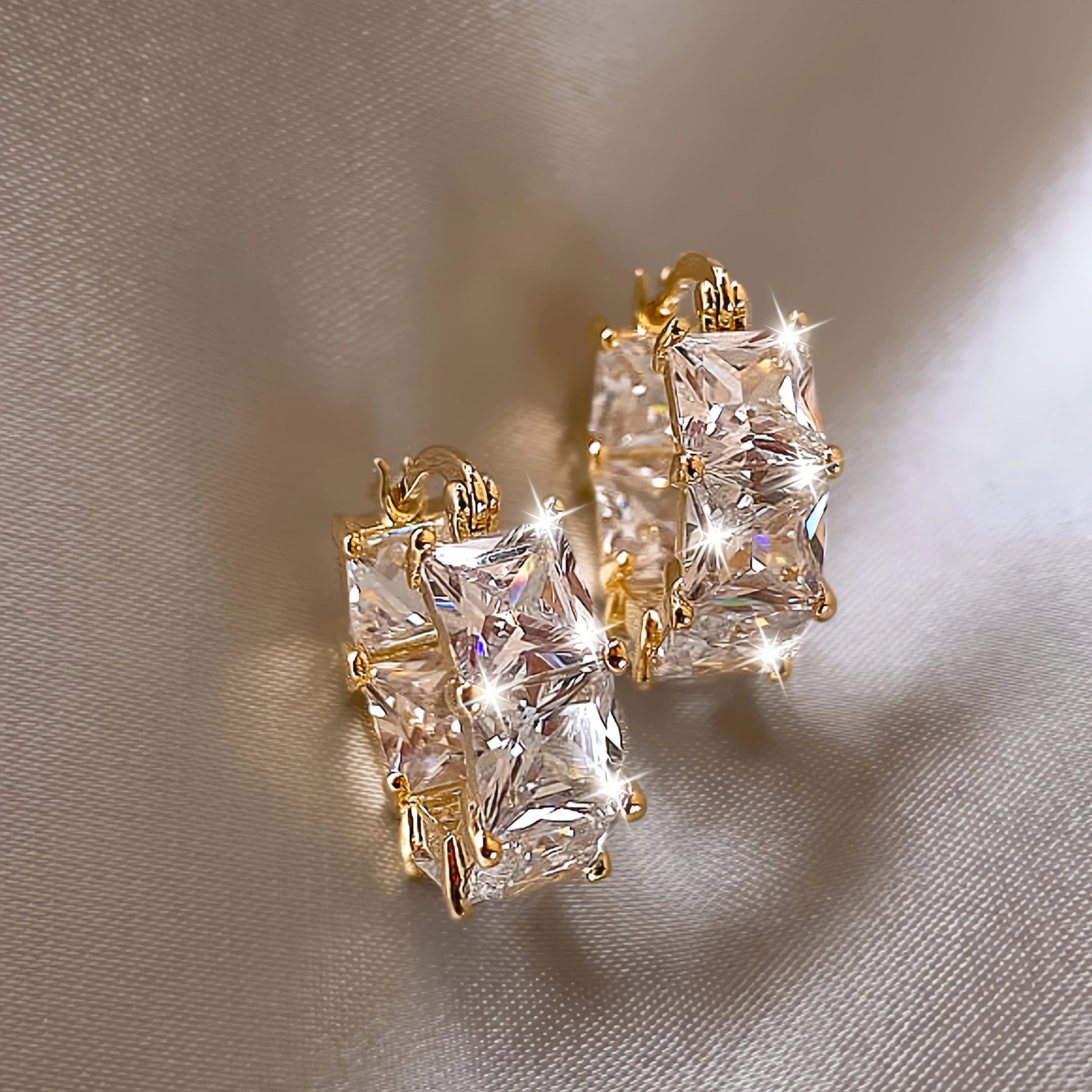 1 Pair Elegant Square Hoop Earrings - with Sparkling Cubic Synthetic Zirconia, for Wedding, Party, Everyday - Women'S Jewelry - Year-Round Glamour Accessories, Party Accessories, Bohemian Style, Luxurious Finish, Statement Piece, Fashion Lovers Dropshipman