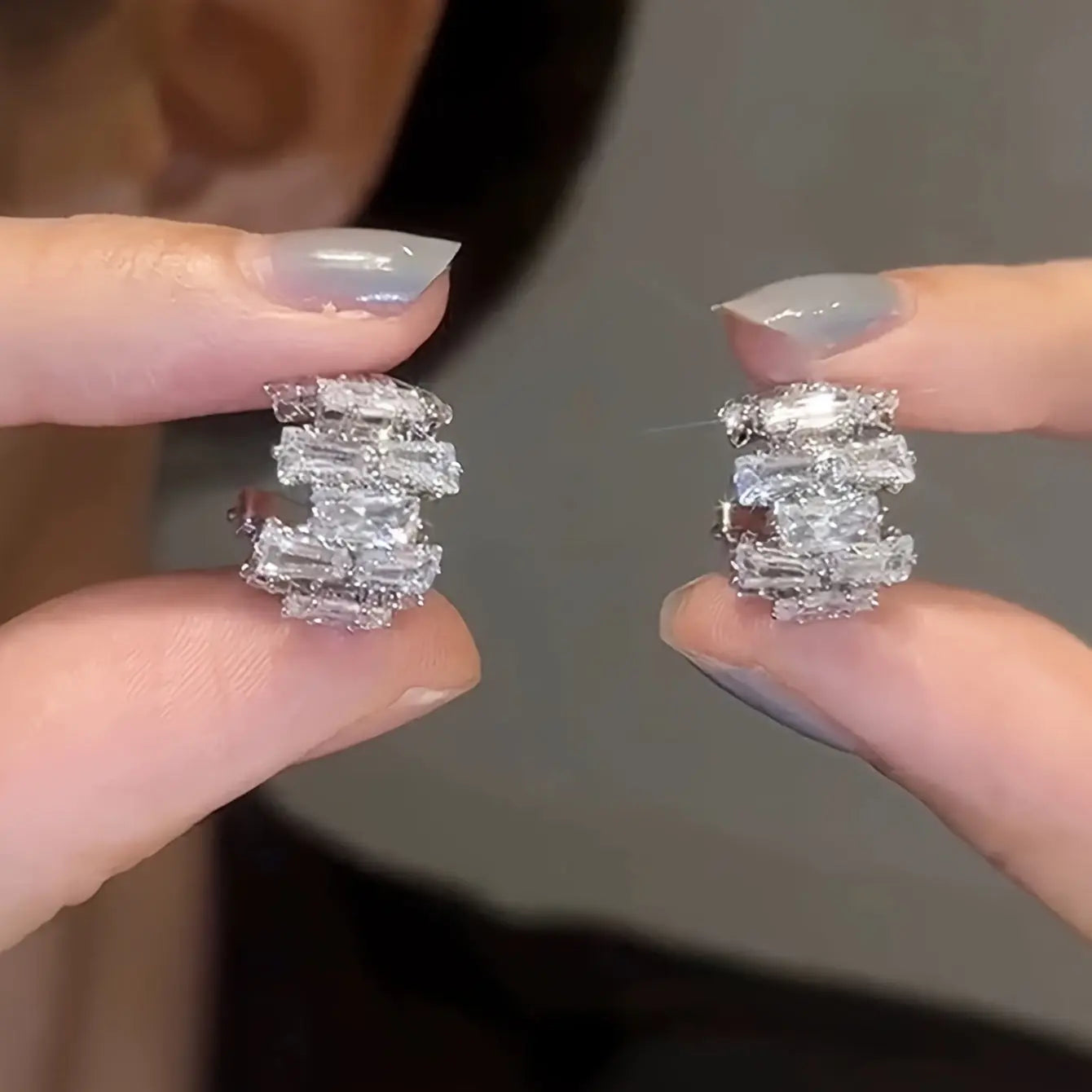 1 Pair Elegant C-Shaped Rhinestone Hoop Earrings for Women – Luxurious Curved Design with Sparkling Clear Gemstones, Perfect for Daily Wear & Parties, High-Quality Sophisticated Jewelry & Novelty Accessories Dropshipman