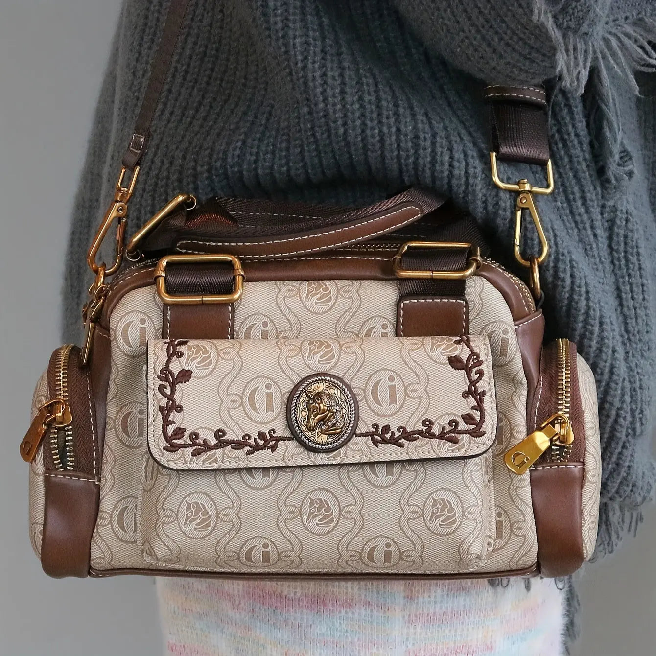 Vintage Green & Brown Two-Tone Wo 's Handbag - Stylish Multi-Pocket Handbag with Golden-Tone Hardware, Versatile for Casual Formal Outfits, Ladies Handbags