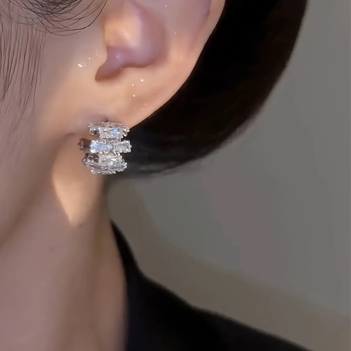 1 Pair Elegant C-Shaped Rhinestone Hoop Earrings for Women – Luxurious Curved Design with Sparkling Clear Gemstones, Perfect for Daily Wear & Parties, High-Quality Sophisticated Jewelry & Novelty Accessories Dropshipman