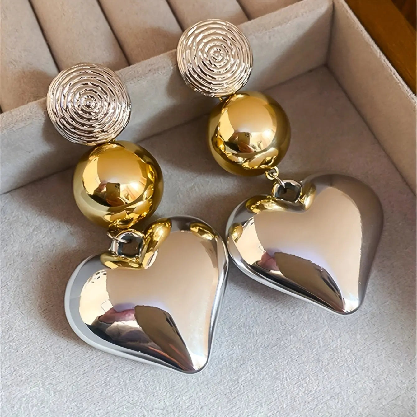 1 Pair Vintage Exaggerated Golden and Silvery Color Heart-Shaped Earrings Women's Party Wedding Travel Jewelry Accessories